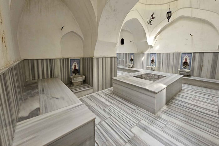 Vezneciler Hamam 1481 – Mixed-Gender Family Bath