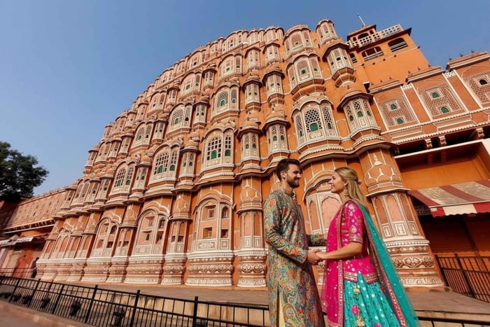 Agra: Jaipur Day Trip with Amber Fort & Stepwell Visit