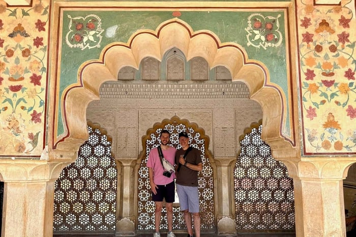 Amber Fort Hidden Stepwell & Heritage Village Walk with Chai