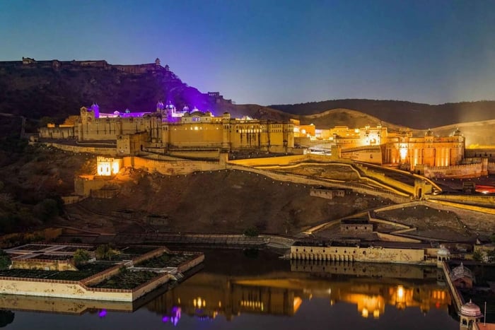Jaipur: Amber Fort Light & Sound Show w/ BluePoetry Art Demo