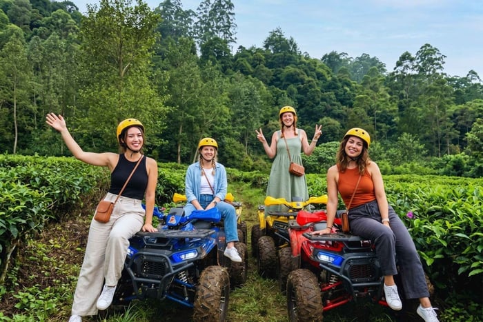 Fra ATV i Ciwidey, varme kilder og te-stier