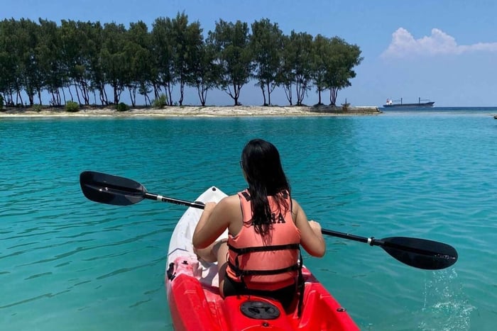 Jakarta: Utflykt till Asha Island med transfer, kanot och paddleboard