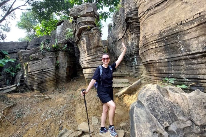 Jakarta: Trekking nella pineta e nelle cascate di Sentul