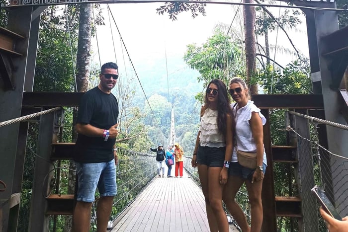 Situ Gunung og hengebro – privat dagsomvisning
