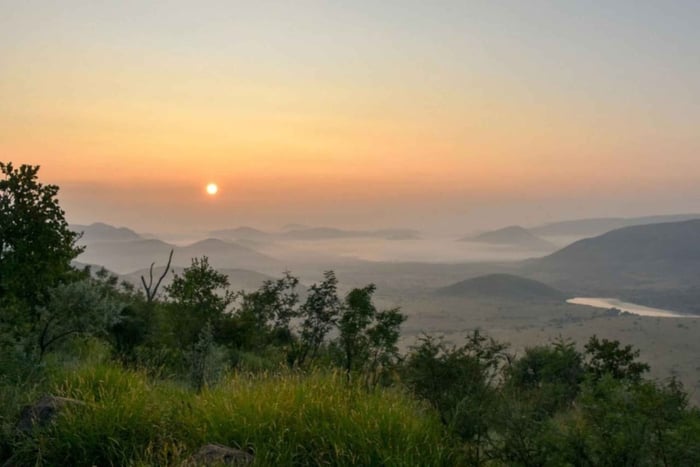 Nordvest: Pilanesberg nasjonalpark – safari ved soloppgang