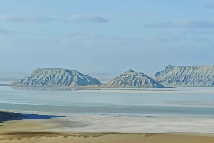 Aktau: 3-Day Ustyurt Plateau Expedition with Meals