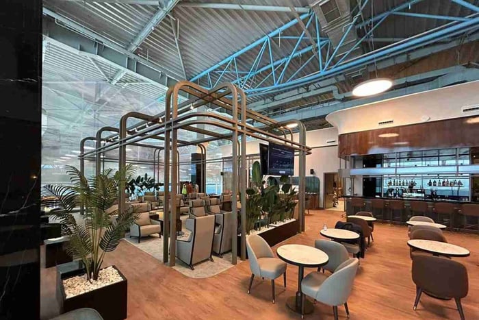 ALA: Internationaler Flughafen Almaty, Zugang zur Extime Lounge
