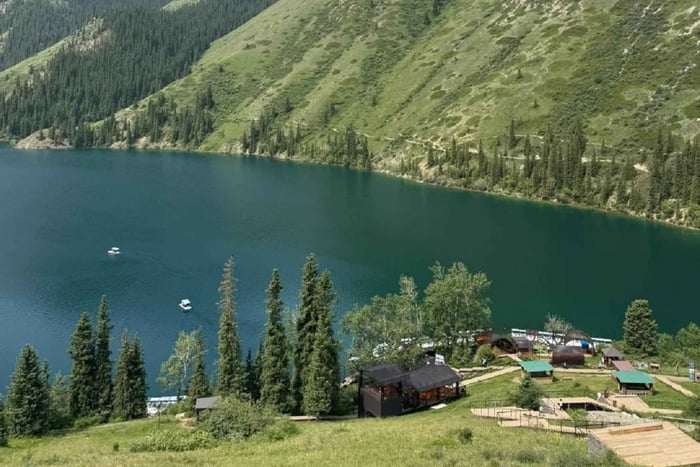 Almaty : visite d'une journée de 3 canyons et du lac Kolsay