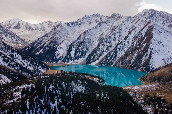 Almaty: Tur till den stora Almaty-sjön med upphämtning från hotellet