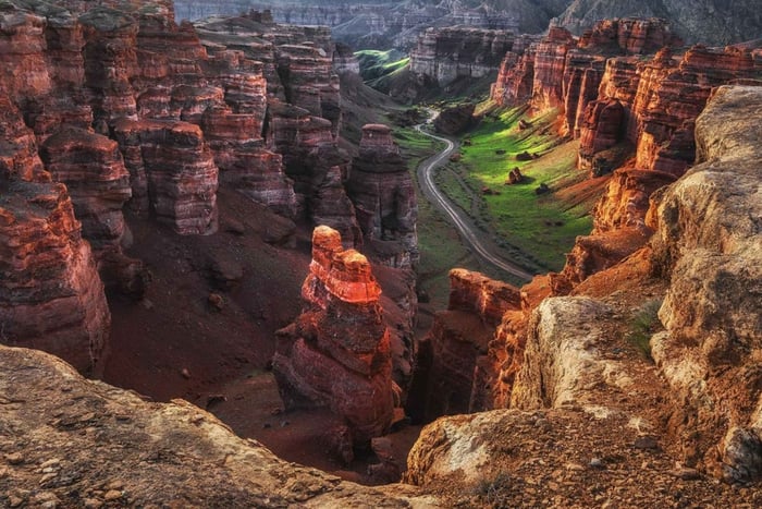 Almaty: Escursione di un giorno al canyon di Charyn e alla Valle dei Castelli