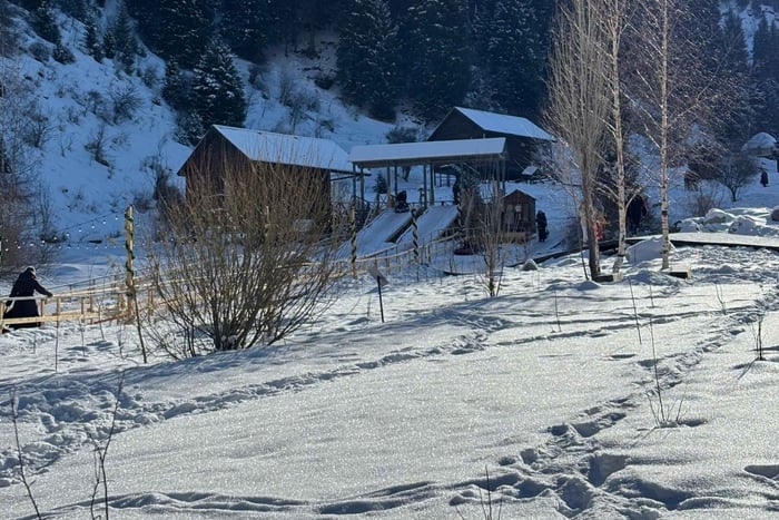 Almaty: Hot Springs and Ayusay Waterfall Tour with Pickup