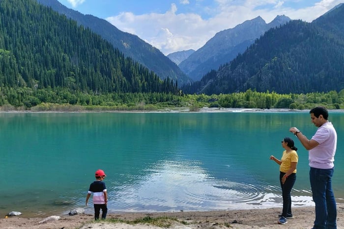 Almaty: Issyk Lake Tour with Scenic Mountain Drive