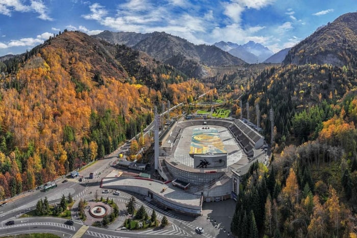 Almaty : randonnée matinale en montagne et sources thermales de Gorelnik