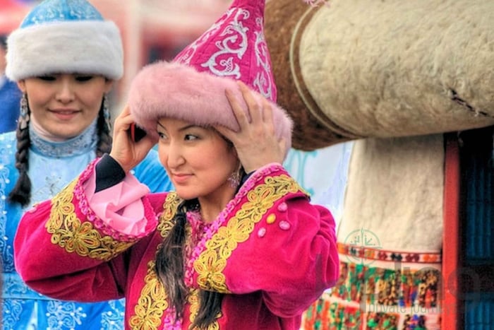 Almaty: Traditionelle Nomad:innen-Kultur & Jurte im Huns Village