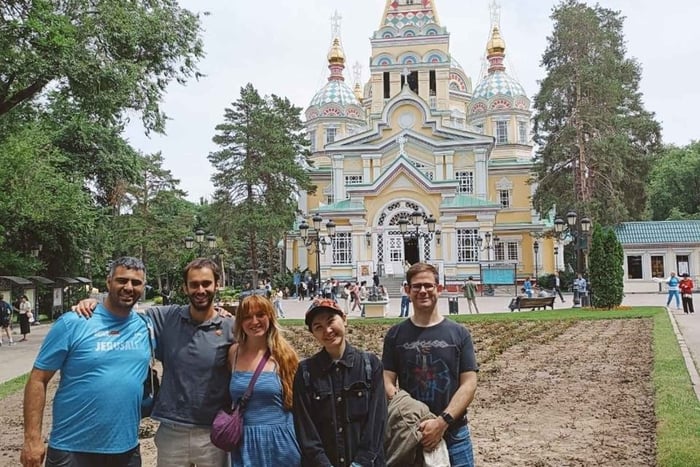 Visite à pied d'Almaty : temps forts du centre-ville (avec dégustation)