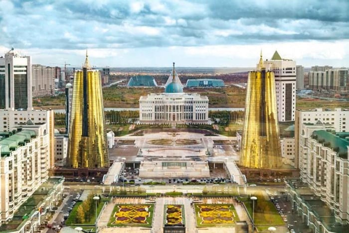 Astana: City Highlights Tour with Baiterek Tower Entry