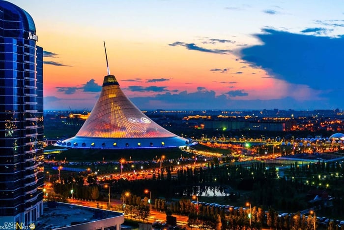 Astana: Donkey Trekking City Tour with Local Guide