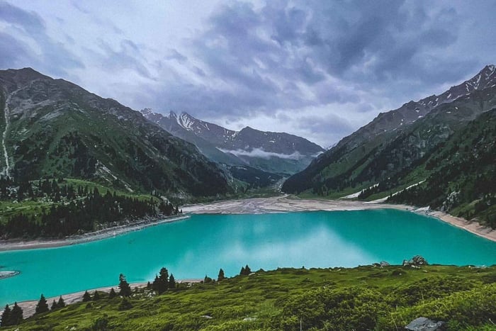 Vandretur til Store Almaty-sø og Almarasan med afhentning