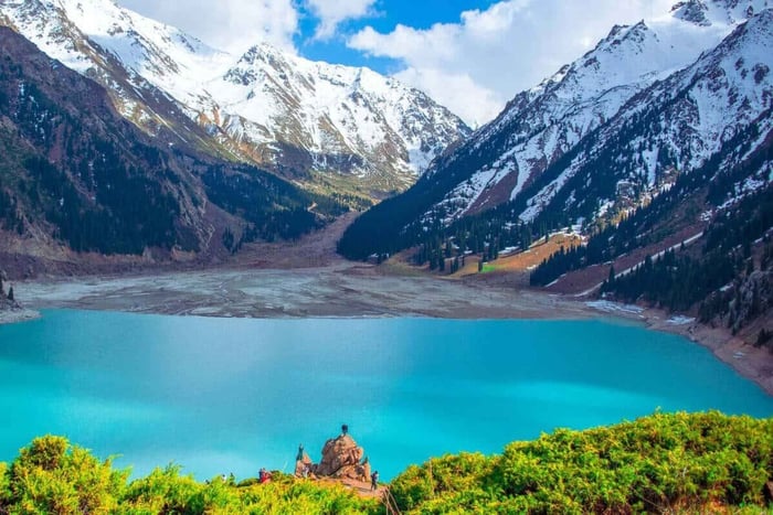 Big Almaty Lake, Ayusai Waterfall & Falcon Farm Experience