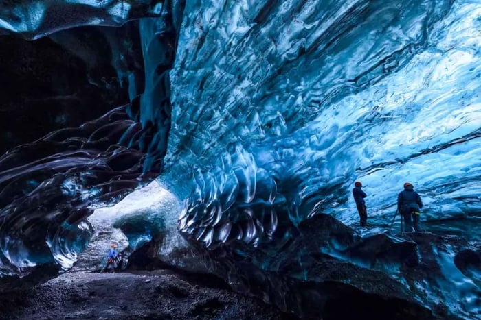 Bogdanovich Glacier tour with hotel pick up