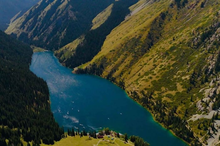 Desde Almaty: tour por los lagos Kolsai, el lago Kaindy y el cañón de Charyn