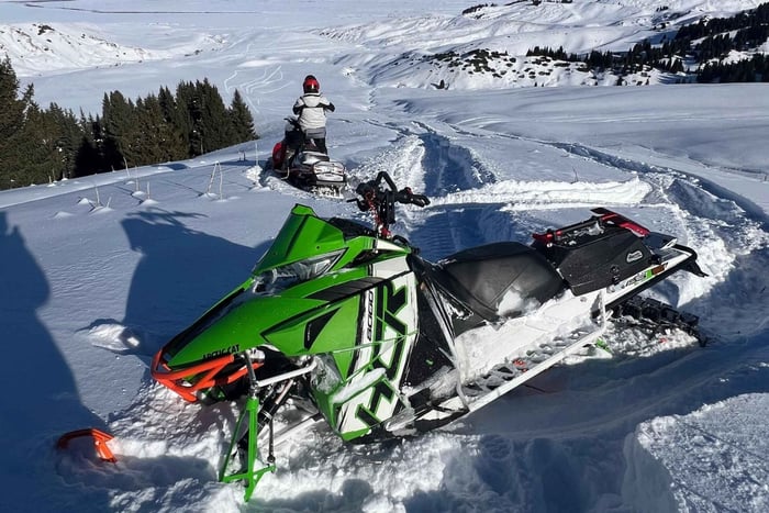 Da Almaty: Tour in motoslitta o in bici da neve del Grande Lago di Almaty