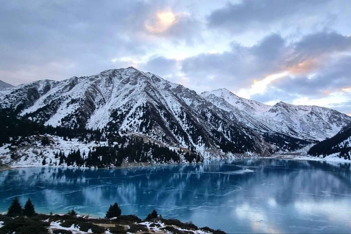 Randonnée vers le magique Grand lac d'Almaty