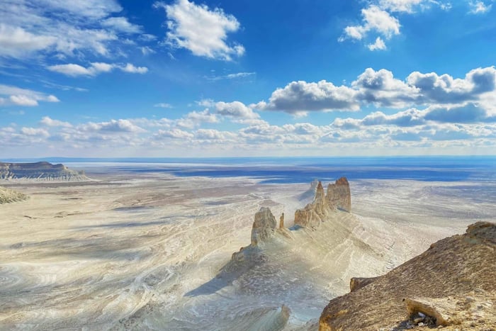 Mangystau MultiDay JeepTour With Camping & Desert Landscapes