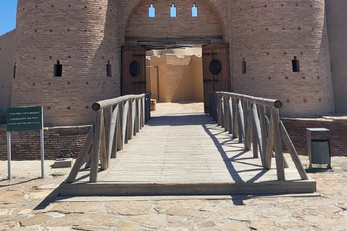 Turkistán: tour guiado por Otrar, Sauran y Arystan Bab