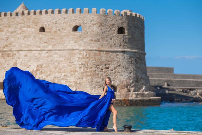 Heraklion: sesja zdjęciowa w lecącej sukni