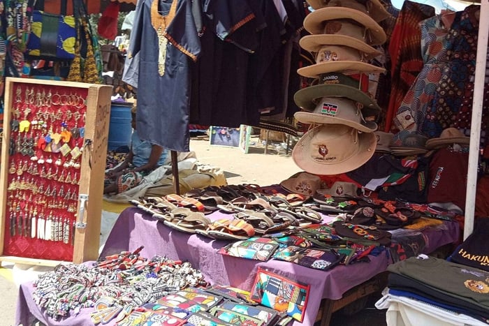 Nairobi: Utforska Maasai-marknaden för unika souvenirer
