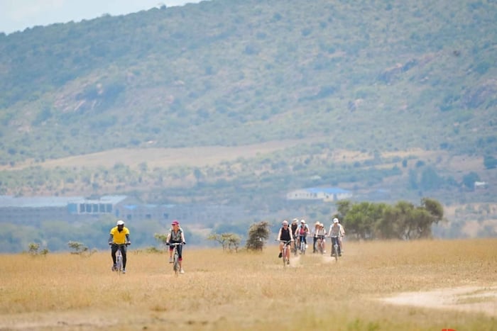 Nairobi: Guided Wildlife Cycling Safari with Transfer & meal