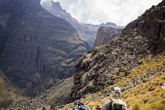 Nairobi: Ruta de senderismo de 4 días por Sirimon, en el monte Kenia, con acampada