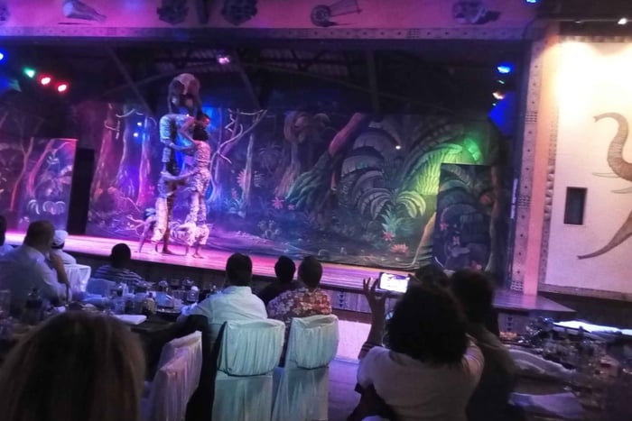 Nairobi: Tickets voor de Safari Cats Show & Dinerbuffet
