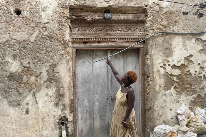 Swahili Carved Doors Tour by a Woman Woodcarver: Lamu Island