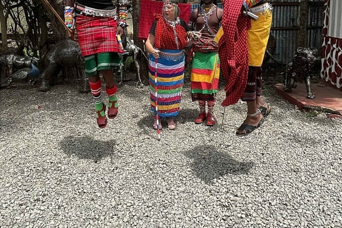 Nairobi: Safaripark Dinner,Nightlife experience & Danceshow