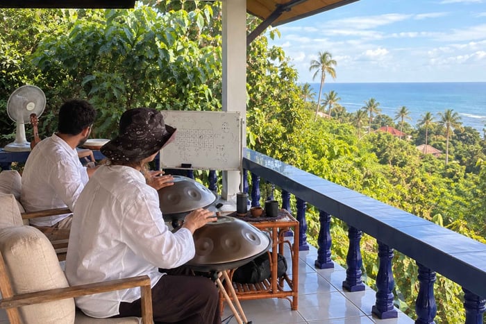3-Hour Handpan Experience for Couples at Sunset