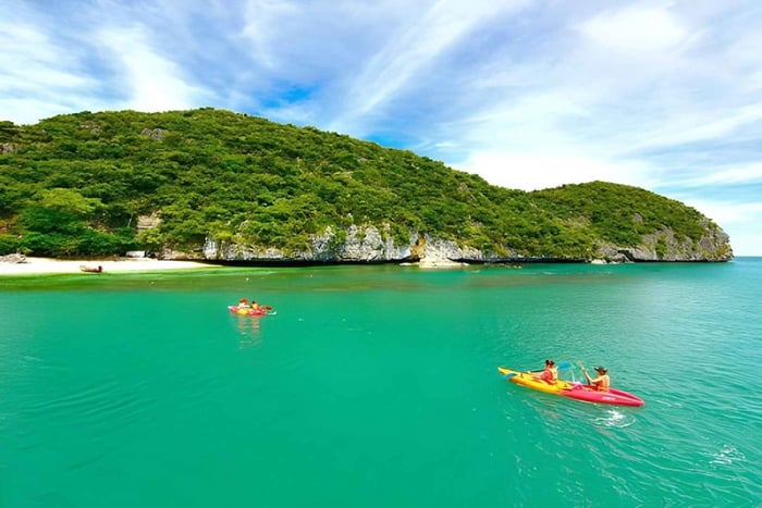Ang Thong Day Trip with Breakfast, Lunch, Kayak & Snorkeling
