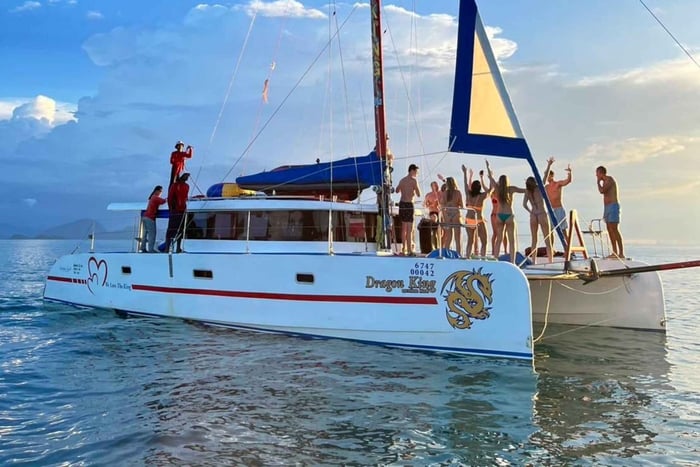 Dragon King Yacht: luxury Sunset Private Trip