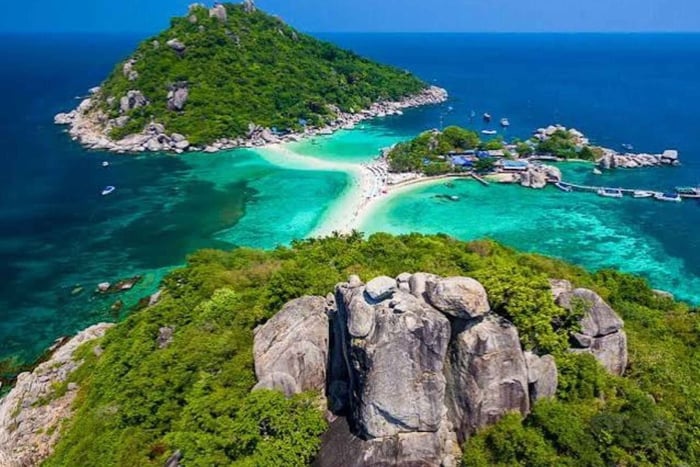 Saindo de viagem de um dia para praticar snorkel em Koh Tao e Koh Nang Yuan