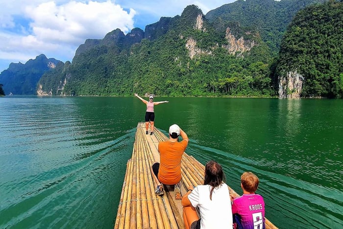 Khao Sok: Cheow Lan Lake Boat Trip to Coral Cave and Lunch