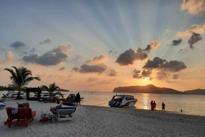 Koh Samui: Isla Pig al atardecer y snorkel en Koh Tan con cena