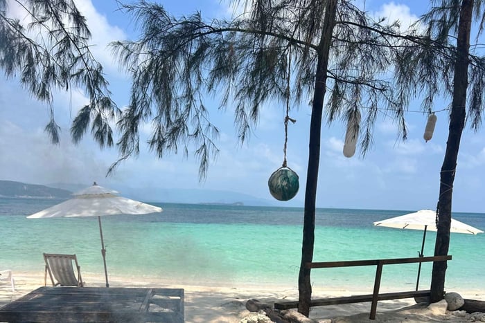Racha Island: Full-Day Barbecue, Chilling, and Snorkeling (All-Inclusive)