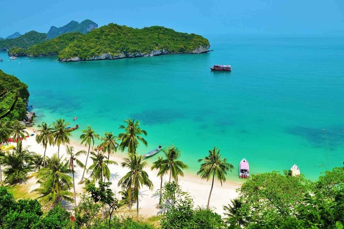 Samui: Tour en barco por el Parque Marino de Angthong con traslado y comidas