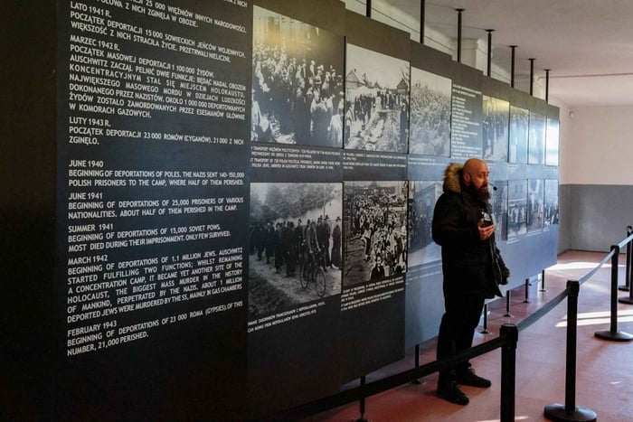 From Krakow: Auschwitz-Birkenau Guided Full-Day Tour