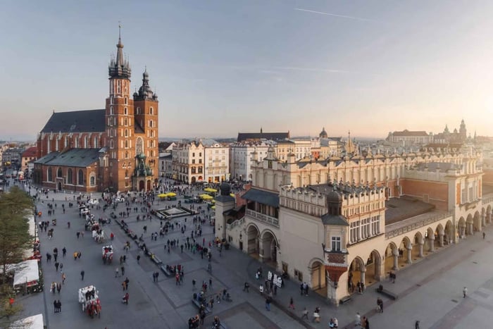 Historic Old Town and Wawel Castle Walking Tour