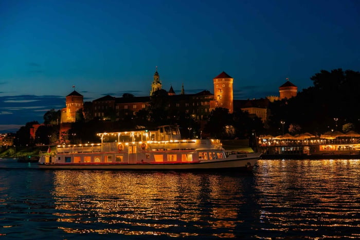 Krakow: Evening or Night Sightseeing Cruise