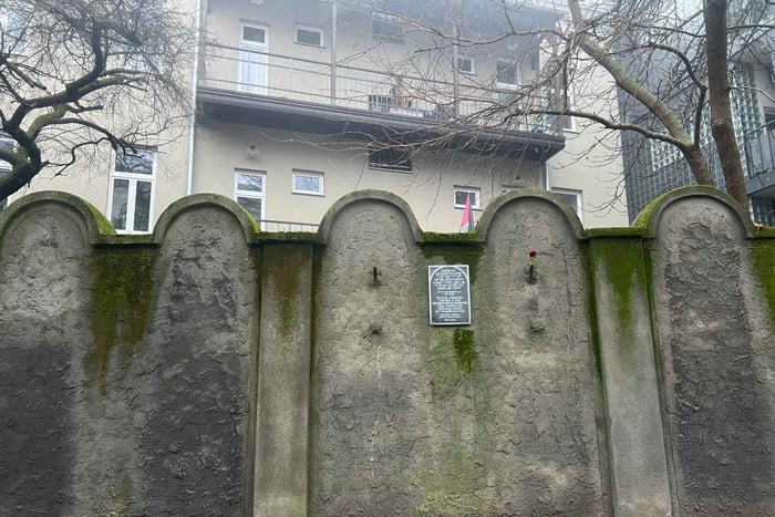 Krakow Gem City Tour: Old Town, Ghetto, Kazimerz, Hidden Gem