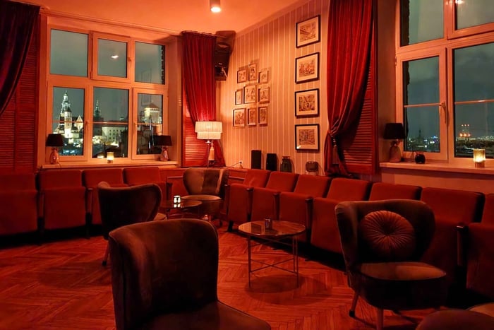Krakow: Hidden Rooftop Bar Reservation with 1 Cocktail