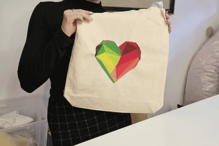 Cracovie : atelier de peinture de tote bag avec matériel fourni